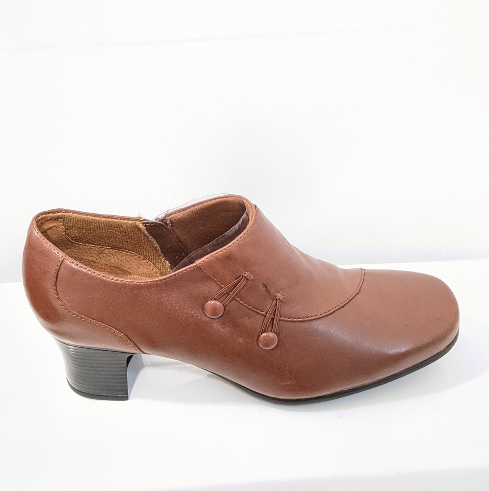 NWOT leather shoes by Clarks - Picture 8 of 16